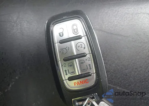 2017 Chrysler Pacifica Touring-L z USA, uszkodzony, nr VIN 2C4RC1BG4HR821604